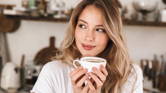 Tyle filiżanek kawy można wypić by służyła zdrowiu. W domu możemy pozwolić sobie na więcej