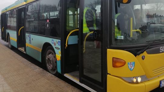 Sprawdzają autobusy i busy pod kątem przestrzegania przepisów dotyczących COVID-19 Sprawdzają autobusy i busy pod kątem przestrzegania przepisów dotyczących COVID-19