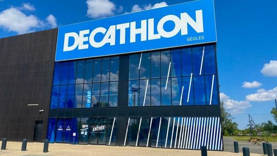 Sprawdzili, czy klienci naprawdę bojkotują Auchan, Leroy Merlin i Decathlon