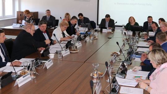 Sprawozdania zdominują sesję