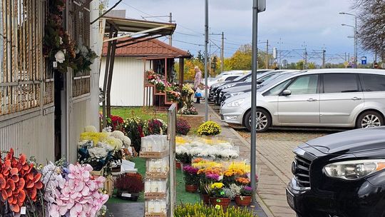 Sprzedali miejsca koło cmentarza w Gryfinie, a ruch nie zamknięty