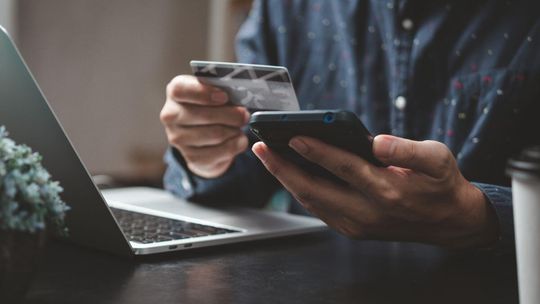 Skarbówka ma już dane sprzedających na Allegro, Olx i Vinted. Dużo sprzedajesz, to zapłacisz podatki