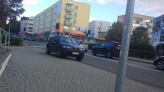 Stanął bezmyślnie na skrzyżowaniu