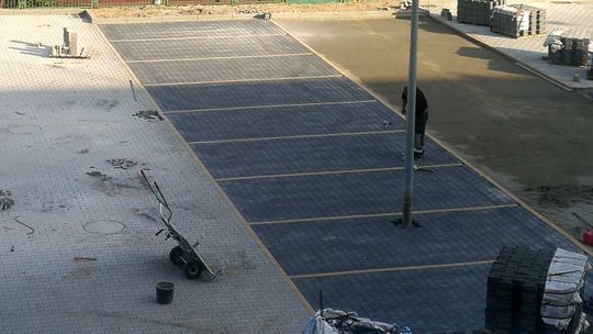 Stara lampa na środku nowego parkingu [list czytelnika]