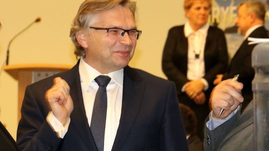 Starosta uderzył w Sawaryna i jego główną inwestycję - halę sportową