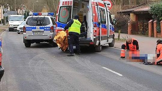 Starszy kierowca potrącił pieszego na ulicy Starszy kierowca potrącił pieszego na ulicy