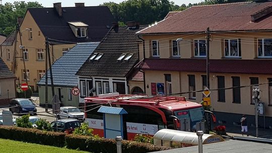 Stoi i czeka na ochotników Stoi i czeka na ochotników