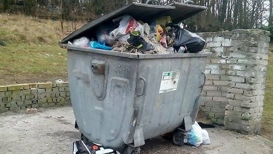 Stoi przepełniony mimo harmonogramu