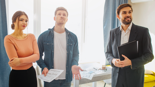 Obniżki stóp procentowych sprzyjają większej aktywności kupujących. Co blokuje