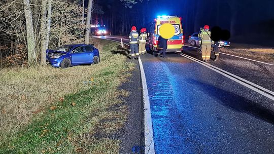 Stracił panowanie nad autem i uderzył w drzewo Stracił panowanie nad autem i uderzył w drzewo