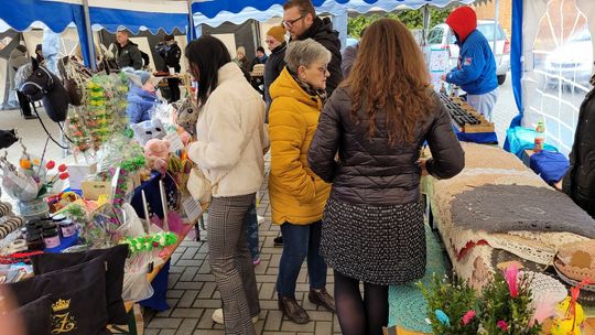 Wielkanocny targ cieszył się ogromnym powodzeniem [FOTO]