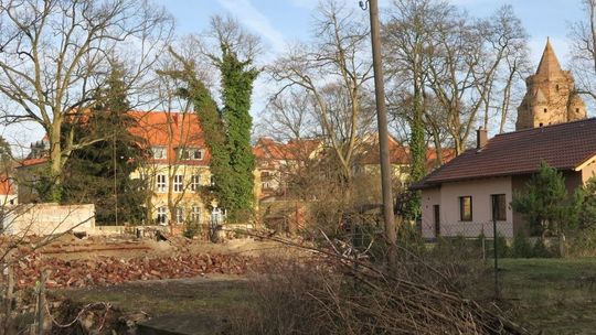 Straszą ruiny koło domu dziecka. Jak długo jeszcze?