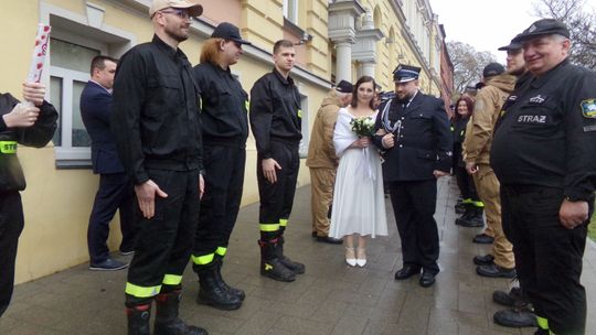 Strażacki ślub w Gryfinie – wyjątkowe wydarzenie! [ZDJĘCIA]