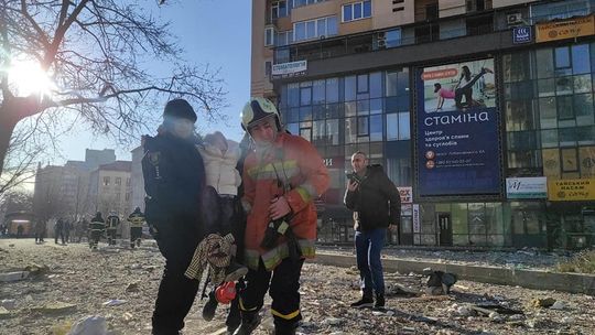 Strażacy bohaterami. Pokazują światu zniszczenia w Ukrainie [ZDJĘCIA]