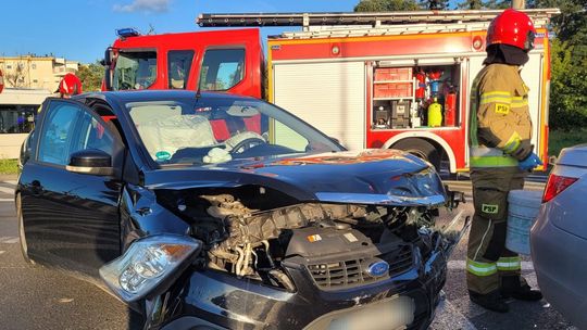 Strażacy kilkanaście razy wzywani do zdarzeń drogowych. Zróżnicowane działania