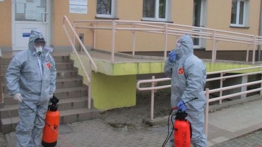 Strażacy odkażają nawet przedszkola