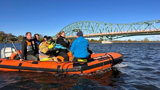 Strażacy, policjanci i strażnicy miejscy - powiat gryfiński ma nowych sterników motorowodnych