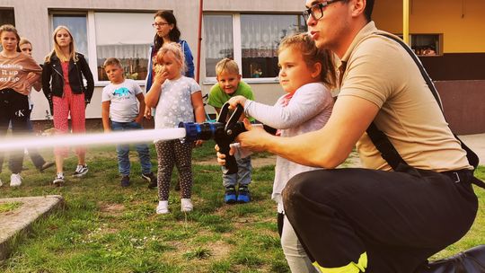 Strażacy przygotowali dla dzieci niecodzienne zajęcia [ZDJĘCIA]