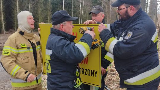 Strażacy z gminy Gryfino oznakowali teren zapowietrzony grypą ptaków [ZDJĘCIA]