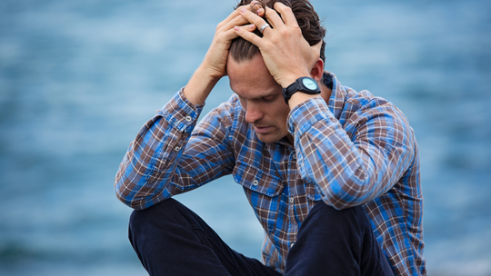 Jak uczyć się redukować stres, który kradnie nam młodość