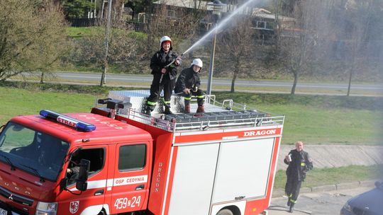 Strumień życzeń od strażaków w Wielkanocny Poniedziałek [FOTO, WIDEO]