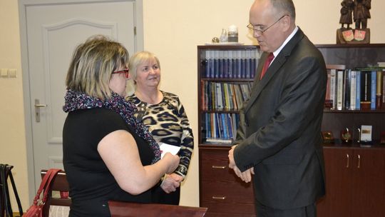 Stypendium burmistrza powędrowało do Stowarzyszenia "Jestem i pomagam"