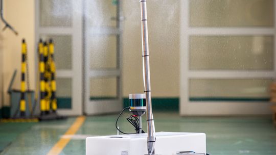 Superrobot ZUT w walce z koronawirusem. Eksploruje pomieszczenia i obiekty, eliminuje bakterie i wirusy