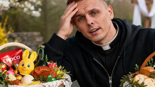Święconka po nowemu to dramat? Ksiądz załamuje ręce: Alkohol i zabawki to błąd w koszyczku