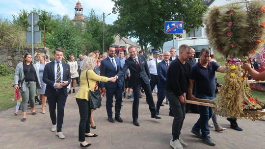 Świętowanie zaczęli od mszy św. oraz barwnego i śpiewnego korowodu [FOTO]