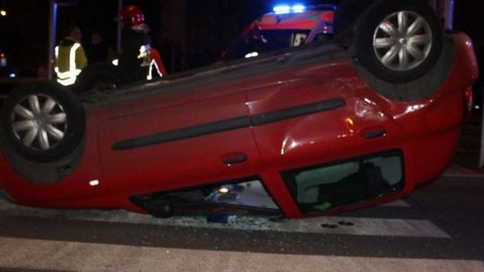 Szaleńczą jazdę zakończył na dachu. Bogusław G. jest nietrzeźwy