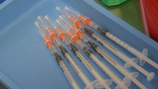 Szczepienia nauczycieli. Inna szczepionka dla starszych, inna dla młodszych pedagogów