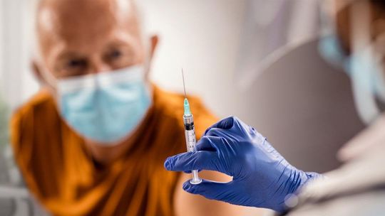 Szczepienie obłożnie chorych pacjentów w domu