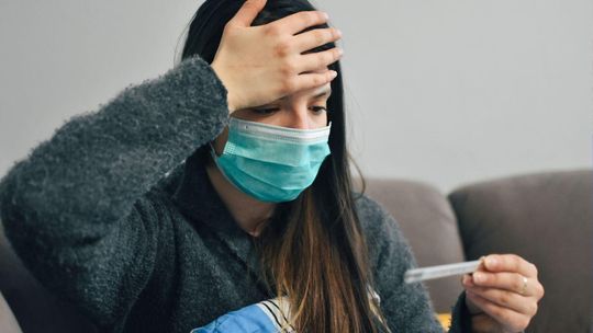 Szczepionek przeciwko COVID brak. Producent interesów z Polską