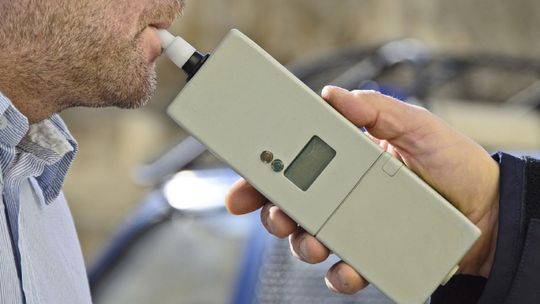 Szef przywita cię w pracy alkomatem. I zbada bez twojej zgody Szef przywita cię w pracy alkomatem. I zbada bez twojej zgody