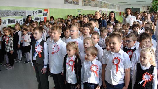 #SzkołaDoHymnu. Wspólnie odśpiewali "Mazurka Dąbrowskiego