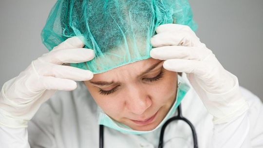 Szkolenie lekarzy bywa fikcją? Pacjenci tracą na tym systemie