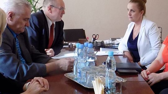 Szkoły dostaną po pięć komputerów