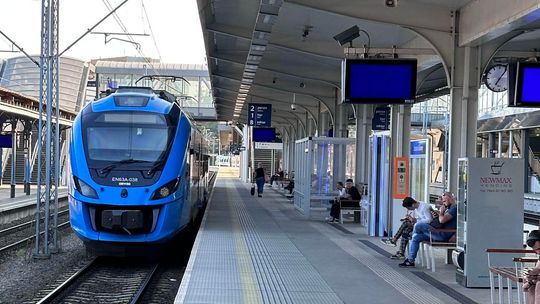 Szybciej niż korki, wygodniej niż autem. Postaw na POLREGIO i Szczeciński Bilet Metropolitalny! Szybciej niż korki, wygodniej niż autem. Postaw na POLREGIO i Szczeciński Bilet Metropolitalny!