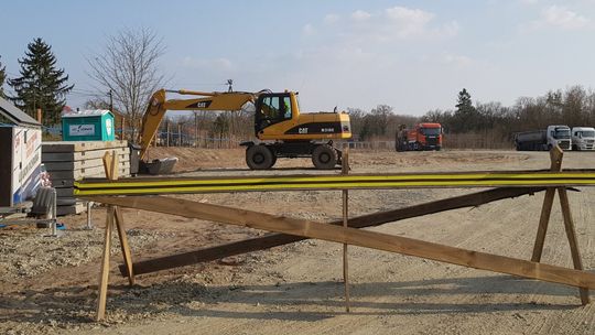 Tajemnicza budowa trwa