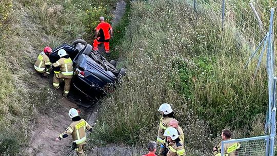 Tajemnicze zniknięcie kierowcy. BMW wypadło z trasy, właściciel zaginął [FOTO]