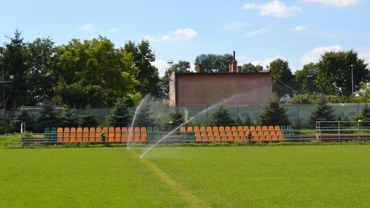 Tak działa nowy system nawadniania na boisku [zdjęcia]