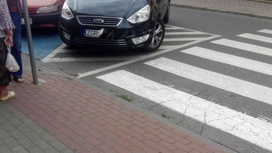Tak nie powinno się parkować! - apeluje czytelniczka