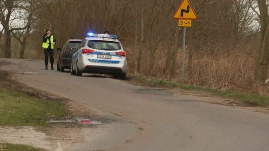 Tak uderzył, że wybiło przednią szybę. Tajemnicze zdarzenie