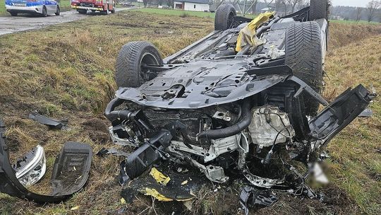 Wjechał na przejazd tuż przed przyjazdem pociągu [FOTO]