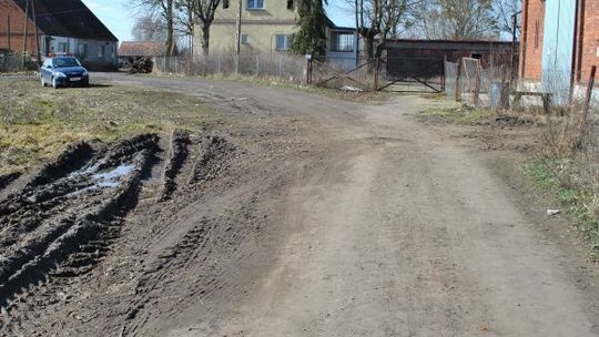 Tak wyglądały drogi przed przebudową, a tak po przebudowie