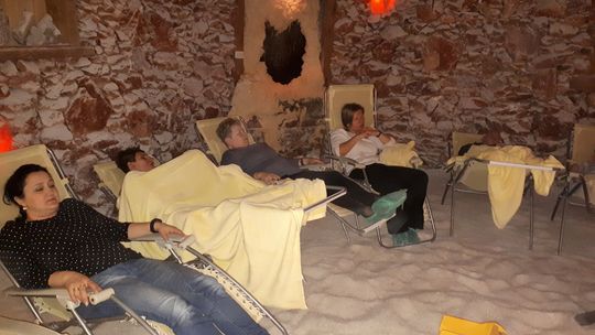 Tak wypoczywali w komnacie solnej