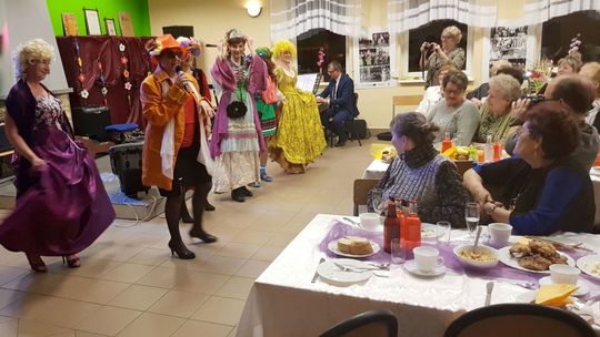 Taki program mają na Dzień Kobiet. Mogą nawet podwieźć i przywieźć na imprezę