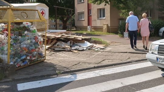 Taki śmietnik widoczny był już od początku miesiąca