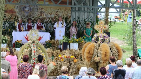 Takiej mszy św. dożynkowej jeszcze nie było! [FOTO, WIDEO]