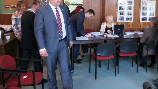 Tam jest dziura na dziurze! – ostrzega radny